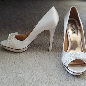 Gorgeous Off-white Badgley Mischkas